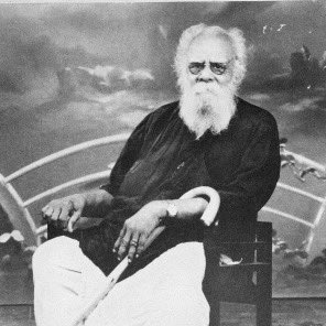 பாரதி தமிழ்பாட்டுக்கு ஒரு புதுநடைக் கண்ட புலவன். பாரதியைப் புகழ்ந்தோம், பாடினோம் நாம் புகழ்வதற்கும் பாடுவதற்கும் பாரதியைவிட ஒருவர் இருக்கின்றாரா? அவர் யார் என்று ஆராய்ந்துக் கொண்டிருந்தோம்.

குன்று உடைக்கும் தோளும் நெருப்பு மழைக்குச் சிரித்த உதடுகளும் இருகிய துறவி உள்ளமும் ஒரே