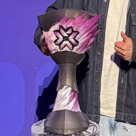 freezingc1ouds's tweet photo. okay guys hear me out... pink trophy... train track on the new map... it's all coming together no https://t.co/3v56rCZmyw