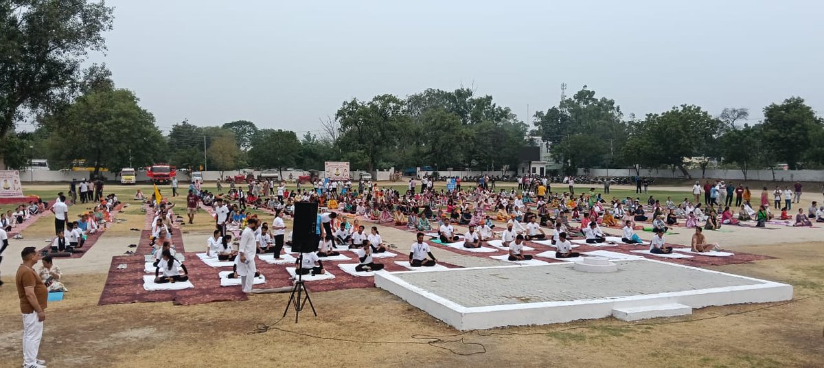 SukhRajput001's tweet photo. Unroll the mat, unwind the mind. Happy Yoga Day!
@BhagwantMann @msisodia @AAPbalbir @KamleshMSU 
#CMDiYogshalaIDY20251 https://t.co/9PeE4kqzec