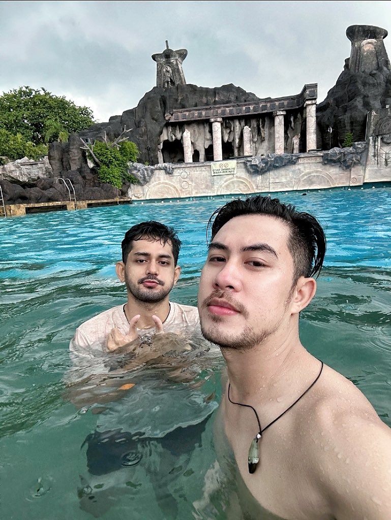 Habis renang, tau kan enaknya ngapain?