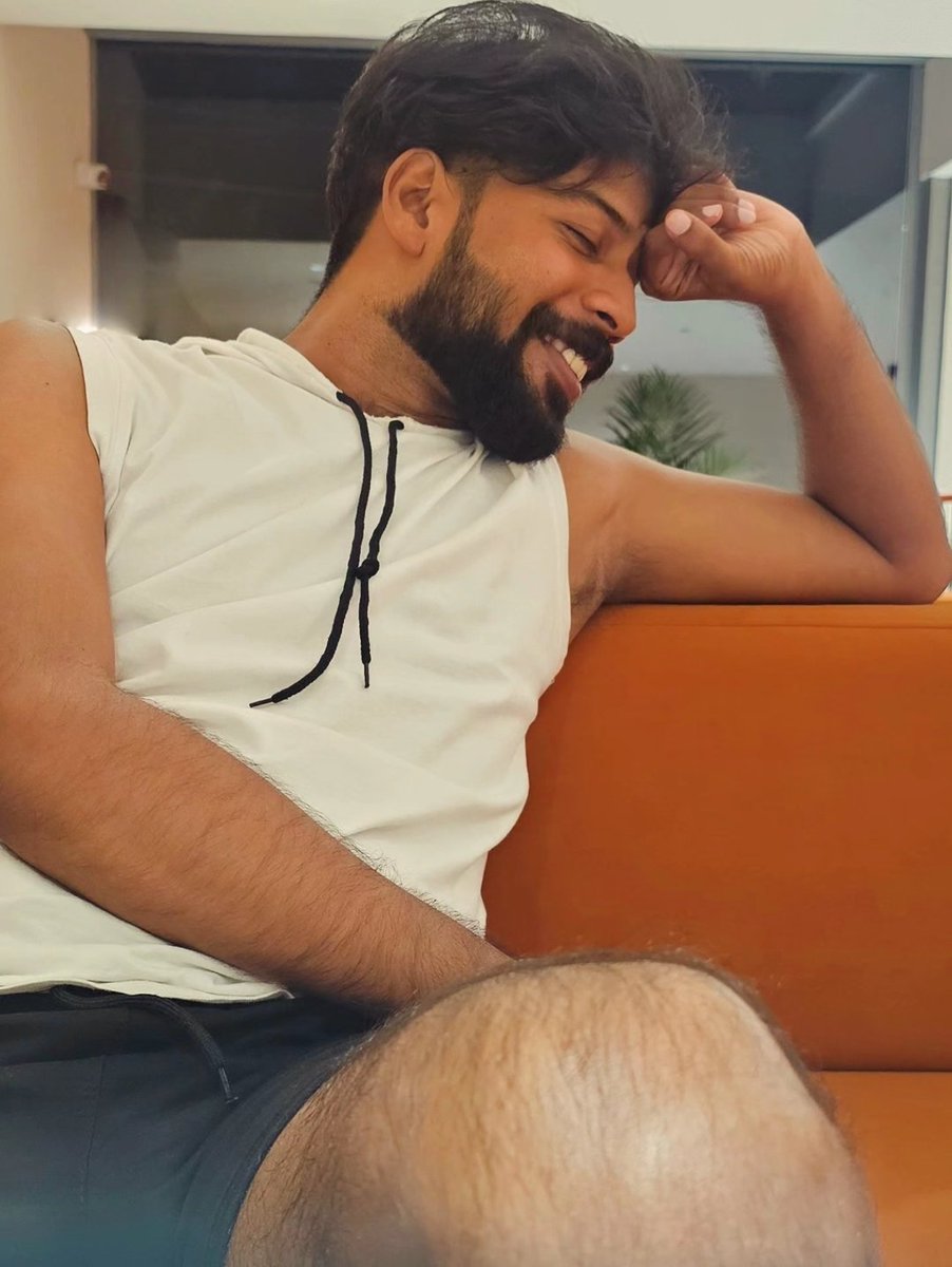 കണ്ടുമുട്ടുന്നവരിൽ ചുരുക്കം ചിലരെയുള്ളൂ ഹൃദയത്തിലങ്ങിനെ
തങ്ങി നിൽക്കുന്നവർ..