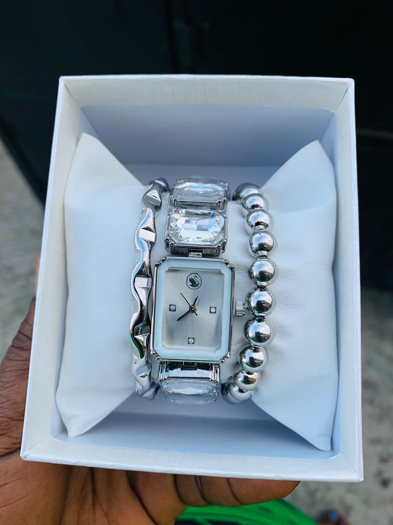 You like good hand Jewelries! Oya carry these combo and send to your partner as I am proud of you gift.

Price: ₦28,500

I am on standby to receive payment
