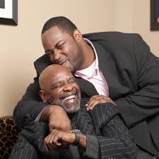 “La felicidad no es tenerlo todo. Es no rendirse cuando no tienes nada.”
– Chris Gardner 

"Viniste a ser feliz, no te distraigas 😉"
– Don Quijote 𝕏 &amp; IA