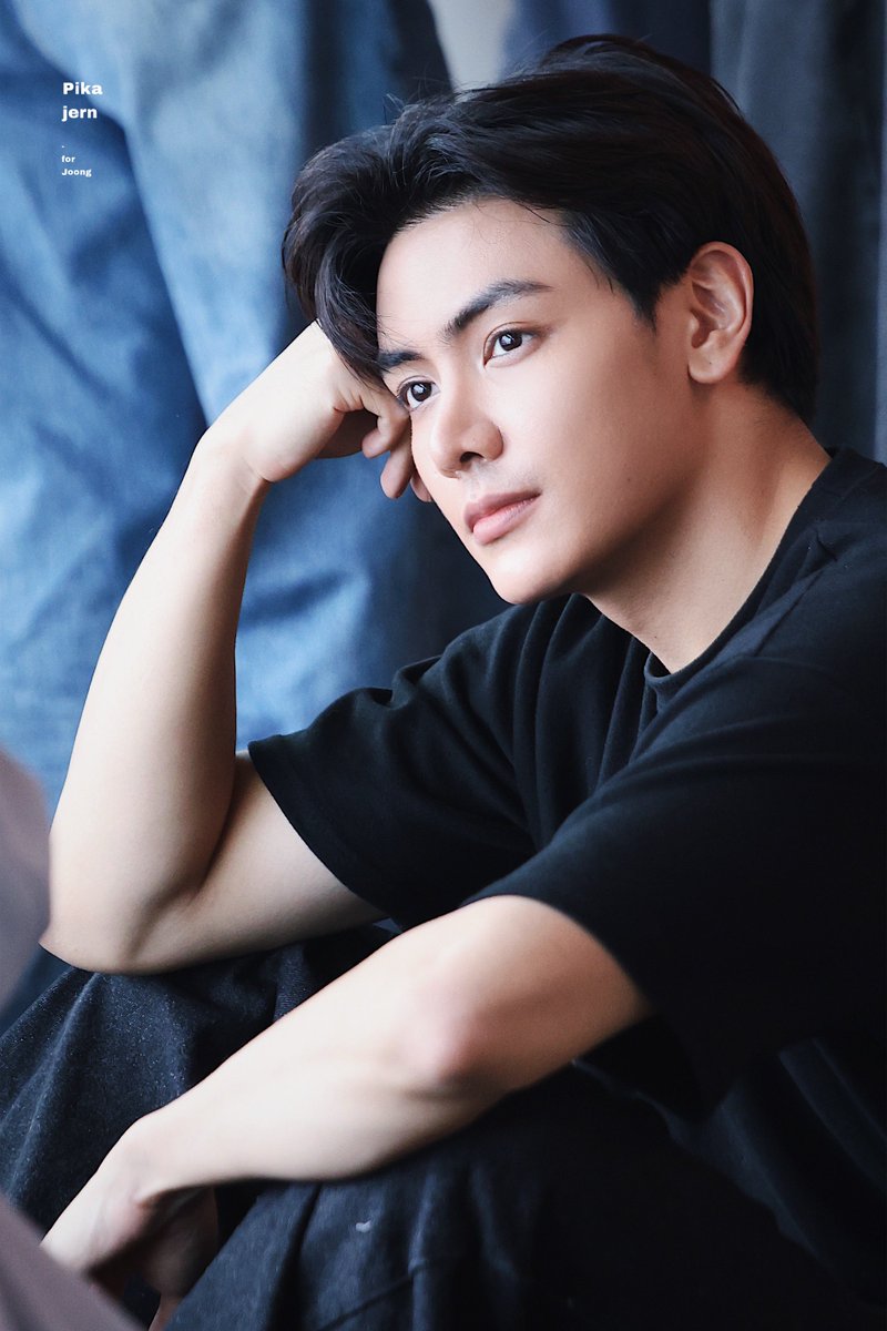 PikaJerN's tweet photo. Too handsome to control 🫠🫠

#จุงอาเชน #JoongArchen @ChenRcj https://t.co/kQ2gck4CbA