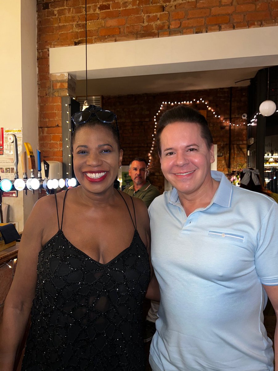 glenchevannes's tweet image. Great to bump into Loose Women panellist Brenda Edwards in @exchangeleics last night. I popped in for a snifter with a friend who lives that way. Brenda said she’s currently on tour with Chicago the Musical playing Matron “Mama” Morton & is no doubt totally smashing it! 🫶