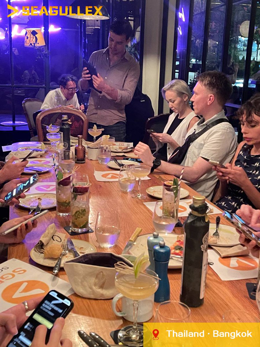 sgexio's tweet photo. 🇹🇭🇹🇭🇹🇭Bangkok, Thailand🇹🇭🇹🇭🇹🇭
🧧Our CEO, IVAN is sharing SGEX with members!🧧 https://t.co/2AZSoC20vB