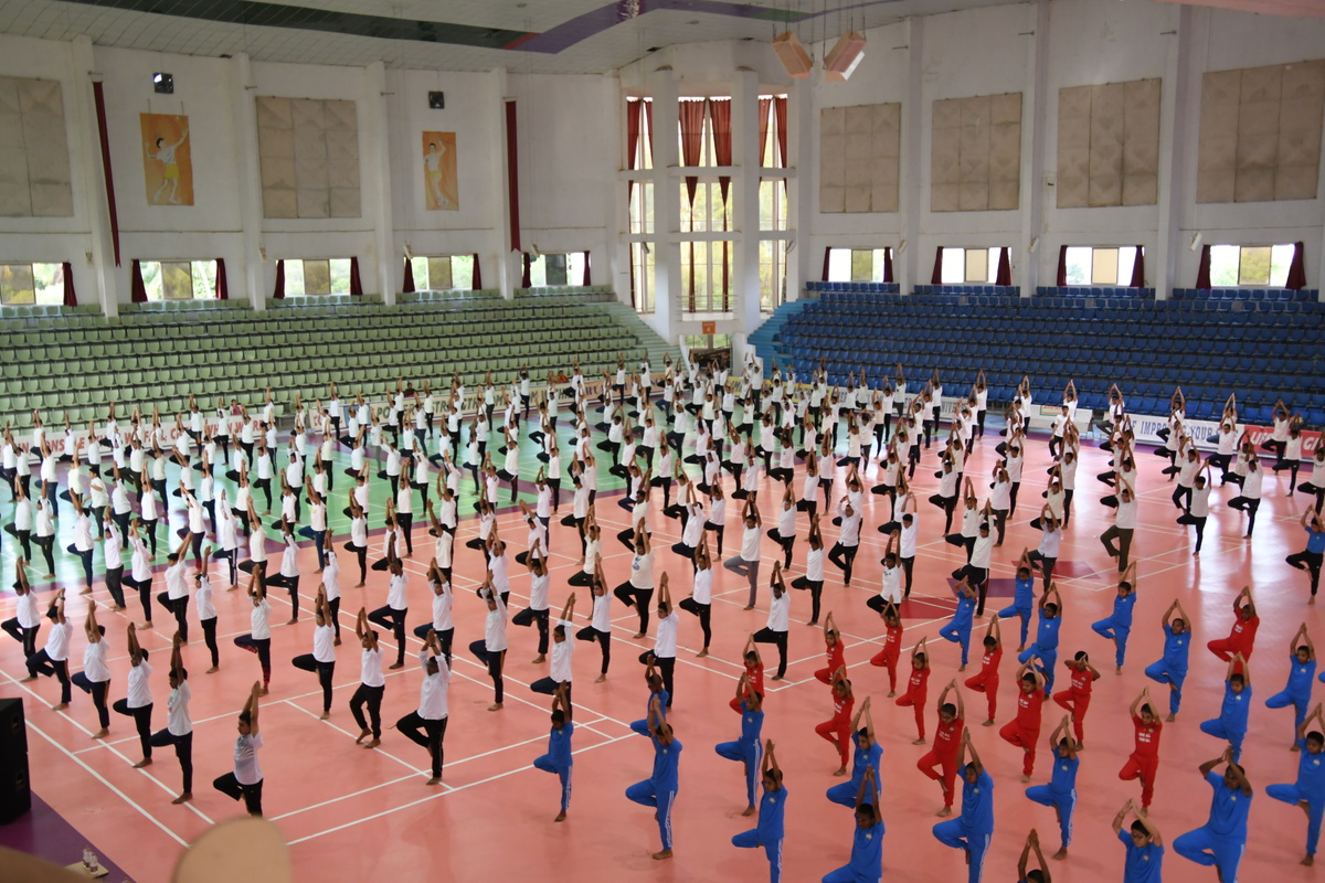 SSSIHL's tweet image. #InternationalDayofYoga2025 was celebrated at Prasanthi Nilayam with energizing #Yoga , inspiring talks & soulful unity by students & staff of Sai institutions. Yoga for the body, mind & spirit! IDY 2025
For more: sssihl.edu.in/sssihl-int-yog…