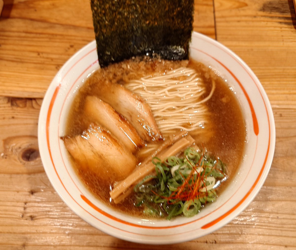 #玉島 びぃびぃ麺楽
🍜濃醤油ラーメン（並）
魚介スープが香ばしくて箸が進み、後味はアッサリ😋
賑わう玉島の飲食店話で盛り上がりました〜ごちそうさまでした！