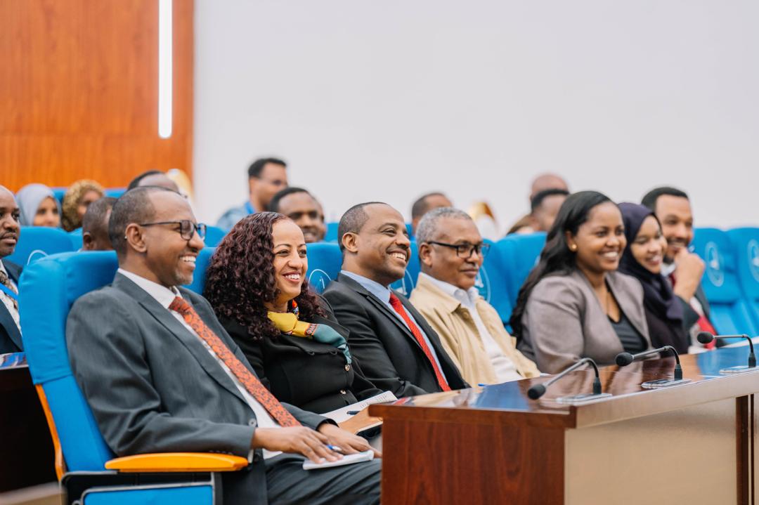 AbiyAhmedAli's tweet image. Our continued discussions with various stakeholders focused on health sector professionals today, exploring gaps and challenges, as well as opportunities and progress within the sector.