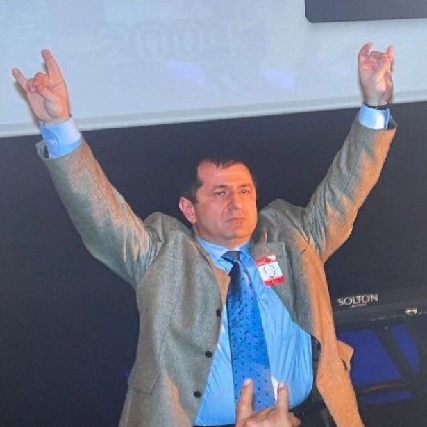 Türk milleti olarak Zafer Partisini meclise sokmak boynuzumuzun borcudur.