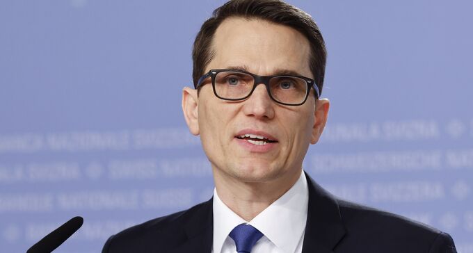 A cut to negative would be a much bigger step for the SNB than a ‘normal’ rate reduction, Schlegel says bloomberg.com/news/articles/…