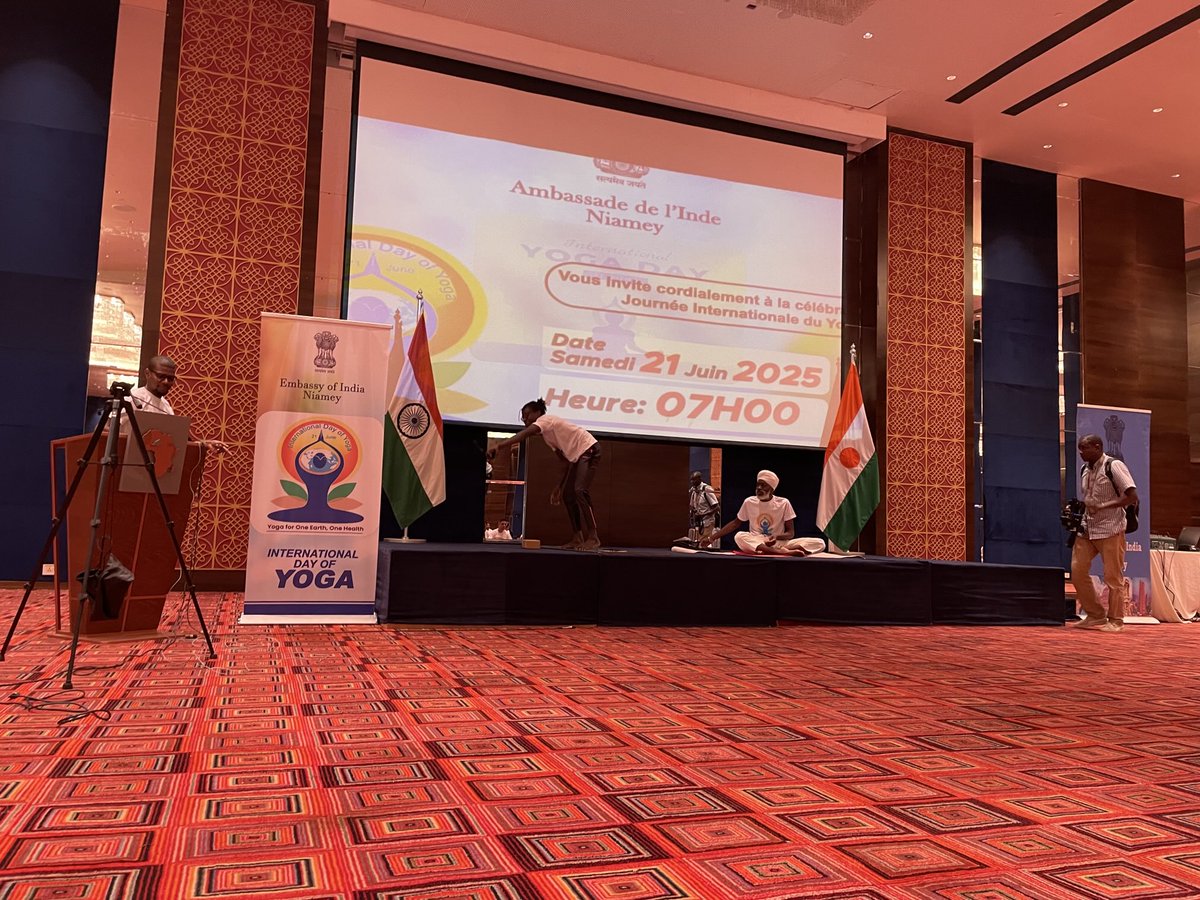 ItalyinNiger (@italyinniger) on Twitter photo Yoga international day. Ça fait du bien 🙏<a href="/IndiainNiger/">India in Niger</a> pour le fabuleux commencement du weekend ! Yoga international day. Ça fait du bien 🙏<a href="/IndiainNiger/">India in Niger</a> pour le fabuleux commencement du weekend !