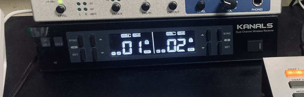 무선 마이크 
연결해서 써보는데 잼멧다 히히ㅣ