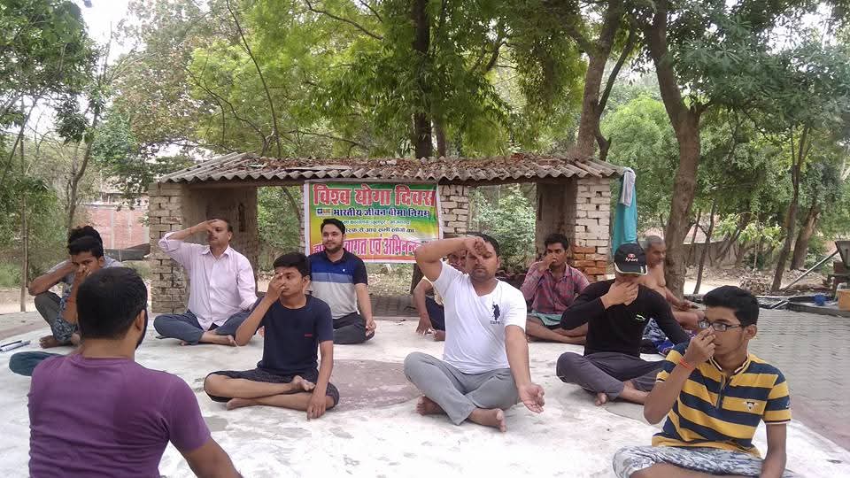 upmws_org's tweet photo. Practicing yoga keeps us physically and mentally healthy. Happy International Yoga Day.
#YogaDay2025 https://t.co/tGpEyiaM6R