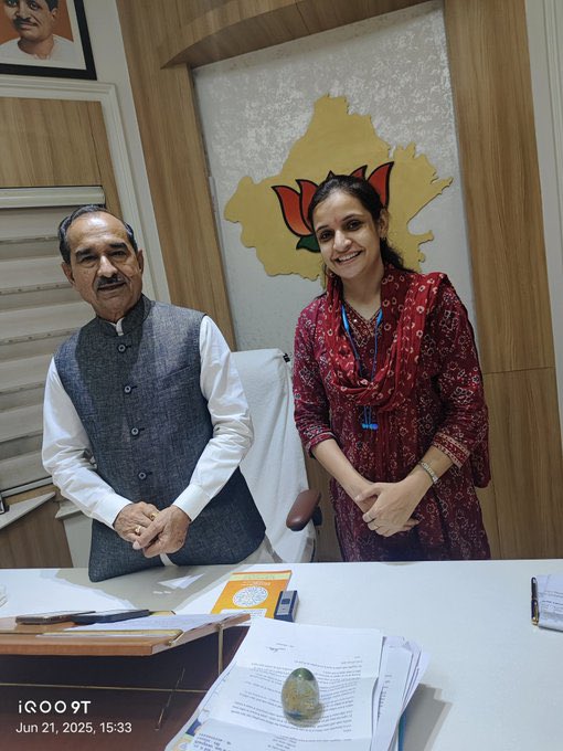 माननीय बीजेपी प्रदेशाध्यक्ष,राजस्थान मदन राठौर जी से मिलकर आज कंप्यूटर अनुदेशक कैडर विस्तार संबंधित फिर से निवेदन करके बताया और माननीय ने हाथोंहाथ कैडर विस्तार संबंधित लेटर बनवाकर शिक्षा मंत्रालय और विभाग को भिजवाया 🙏
सराहनीय कार्य <a href="/AmritaSing83030/">Amrita Singh</a> जी