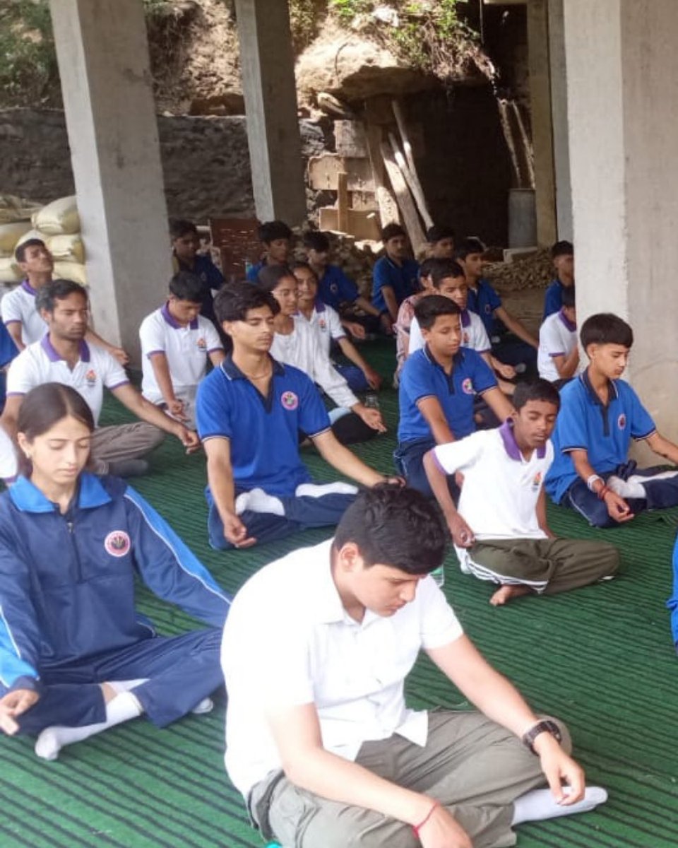 Kullu Sports Centre celebrated International Yoga Day with SAI Senior Secondary School &amp; Patanjali Yog Peeth! Over 75 athletes &amp; students practiced yoga together, embracing wellness for all abilities!

#InclusionThroughYoga #SpecialOlympicsBharat