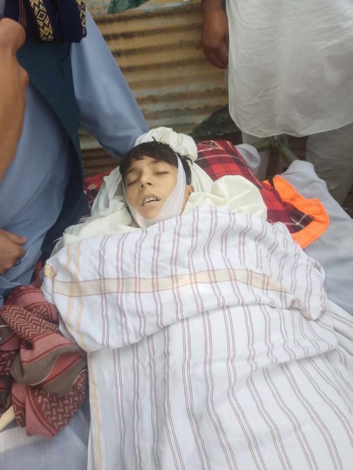 یہ پھول جیسا بچہ جو کہ 5 بہنوں کا اکلوتا بھائی تھا، وزیرستان ڈرون حملے میں شہید ہوگیا 💔
