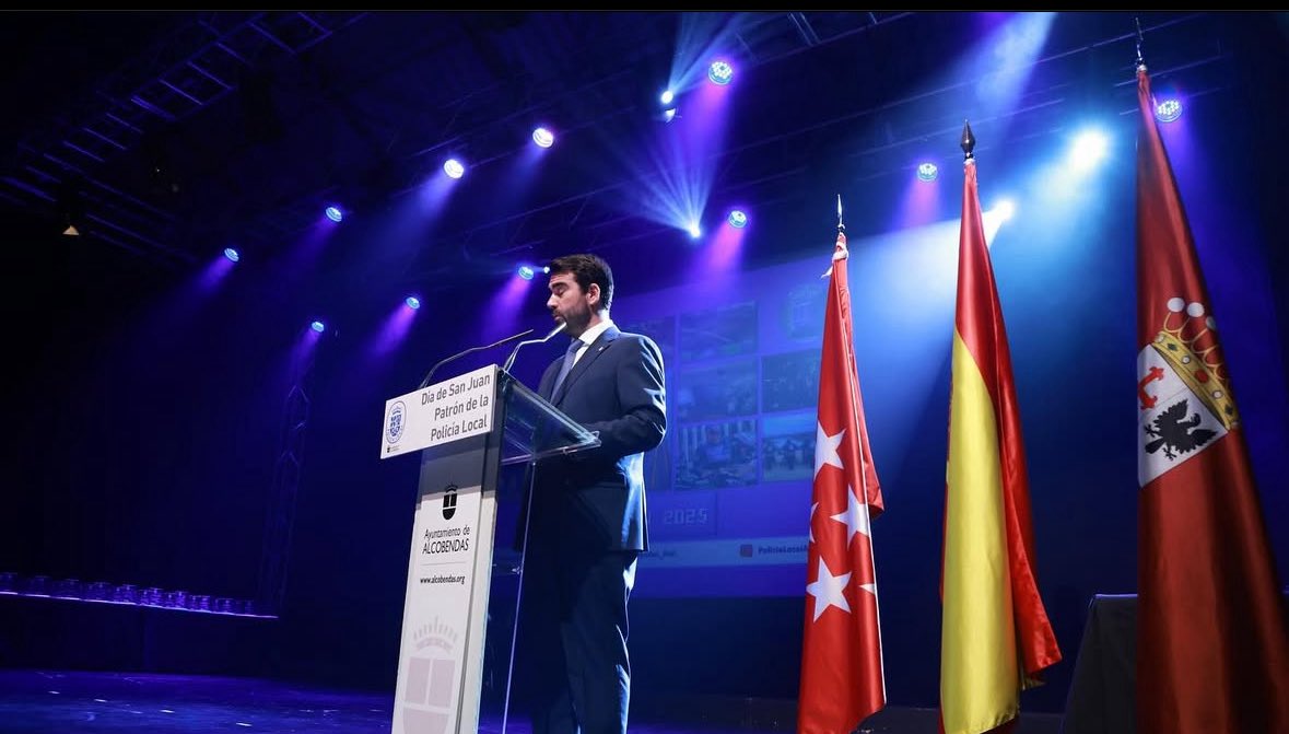 🔵 Rendimos homenaje a quienes
protegen y velan por la seguridad de los alcobendenses, celebrando el día de San Juan, patrón de nuestra Policía Local.

👮‍♀️ El <a href="/PPAlcobendas/">PP Alcobendas</a> quiere agradecer a la Policía Local de #Alcobendas el servicio prestado a los vecinos.