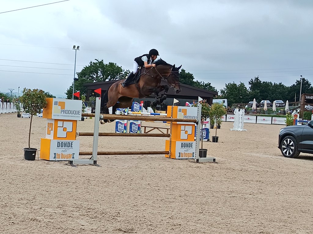 FranDiez_'s tweet image. Concurso Internacional de Salto en Heras #hípica, muy del arranque del #verano deportivo en #Cantabria