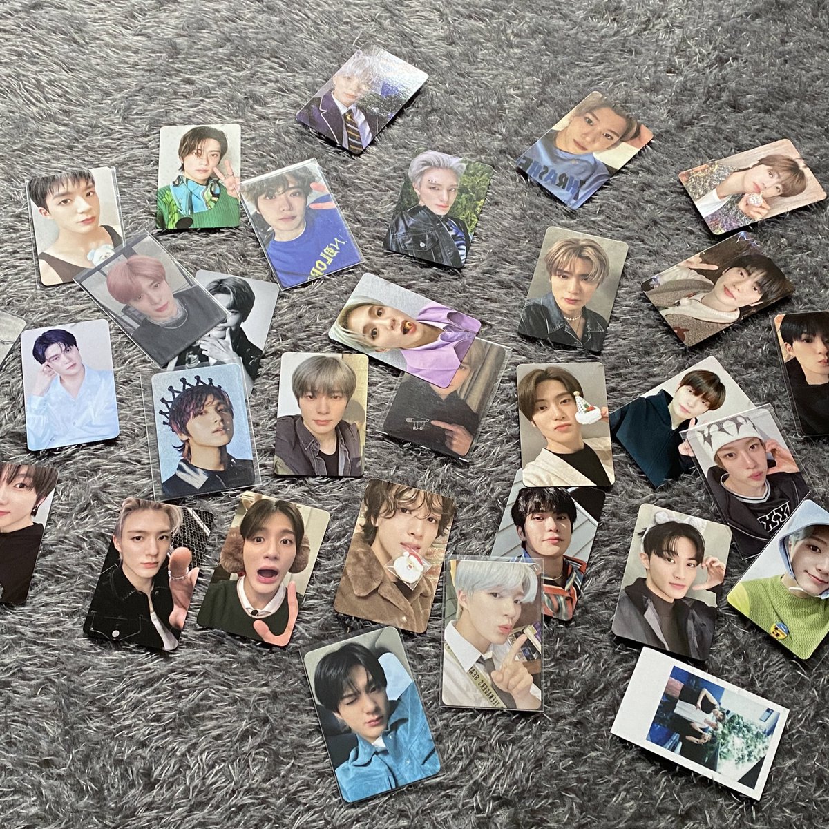 karena udh ga kepegang dan lagi bu ak mau wts in koleksi nct ku, kira2 masih ada yg minat ga yaa