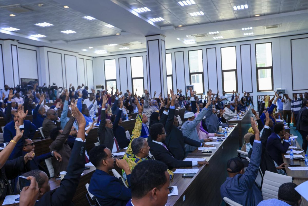 #WAR: Baarlamaanka Soomaaliya oo galaya Fasax iyadoo uu taagan yahay buuq Siyaasadeed Soo Wajahay

hbnonlinetv.com/baarlamaanka-s…