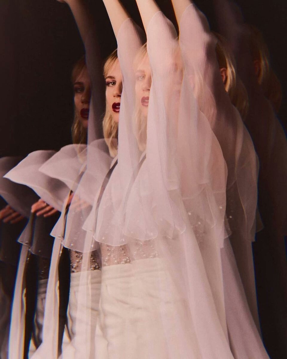 Lucy Boynton fotografada para a revista Glass.