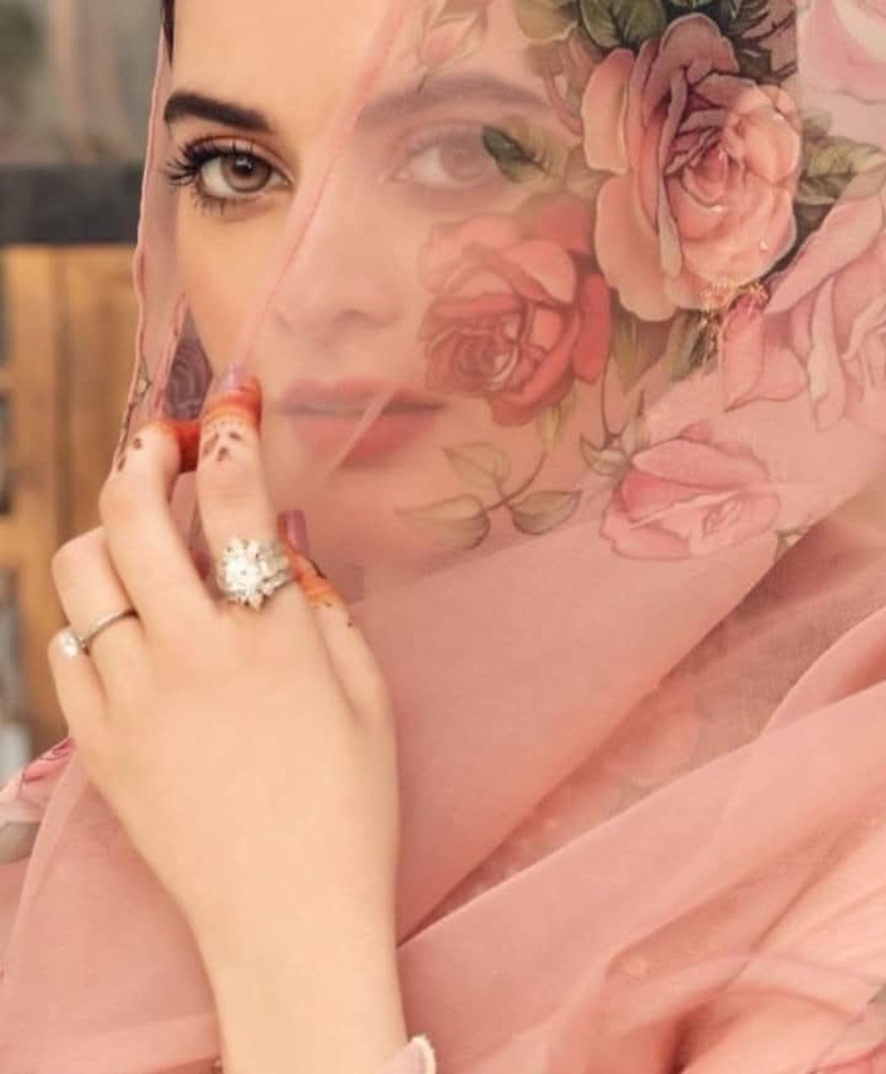 مجھ کو تو تُو نے بخش دیا لطفِ اضطــــراب
میــری طرح سے تو بھی تو کچھ بیقــرار بن

✍بہزاد لکھنوی