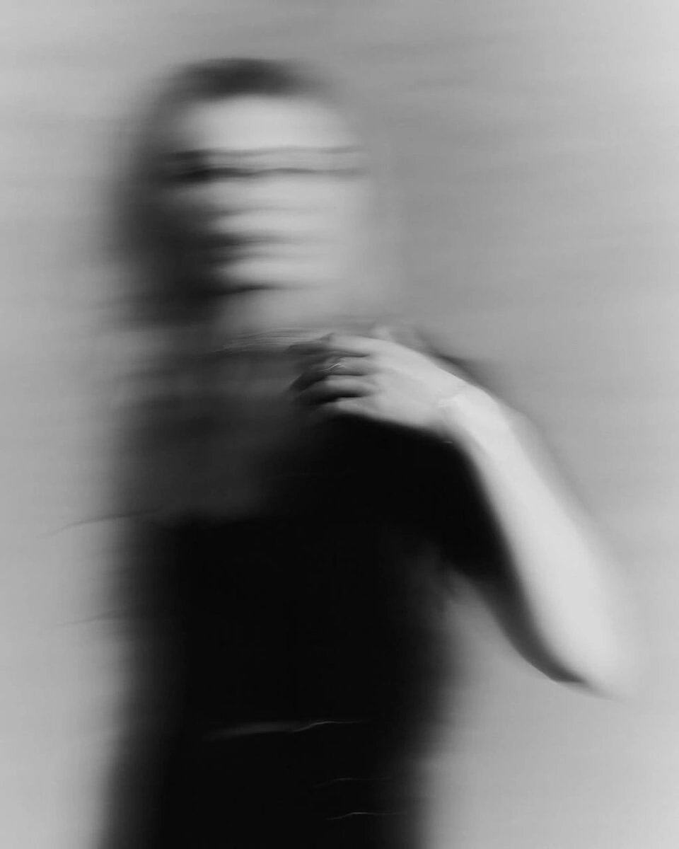 Lucy Boynton fotografada para a revista Glass.