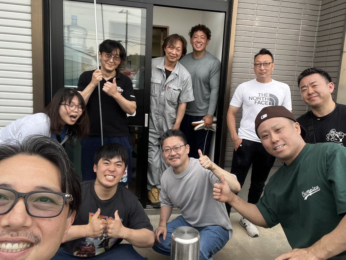 YoSu828's tweet image. 北見の聖地巡礼の後は会場設営のお手伝い😊
BWは🍙とシュークリームと🍫を持って体重計に乗って74.5kg😝
これを胃に入れてゆっくり休みます👍みんなで明日いい大会にしましょう‼️
私も皆んなと焼肉に行きたかった😝
#teamburstlimit
#powerlifting
#benchpress