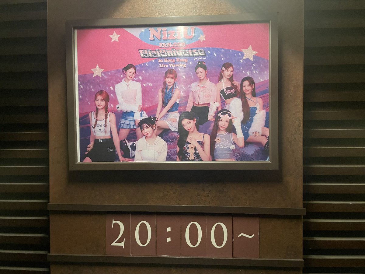 Niziu Universe Hong Kong 直筆サイン入りポスター Niziu Universe Hong Kong 直筆サイン入りポスター Niziu 渋谷