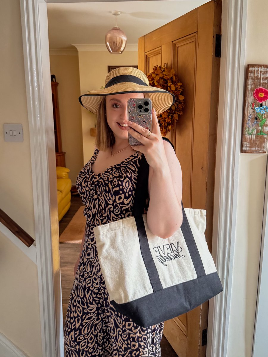 Got my <a href="/vieve/">VIEVE</a> bag ready for the hot sunny weekend! ☀️ <a href="/jamiegenevieve/">𝐉𝐀𝐌𝐈𝐄</a>