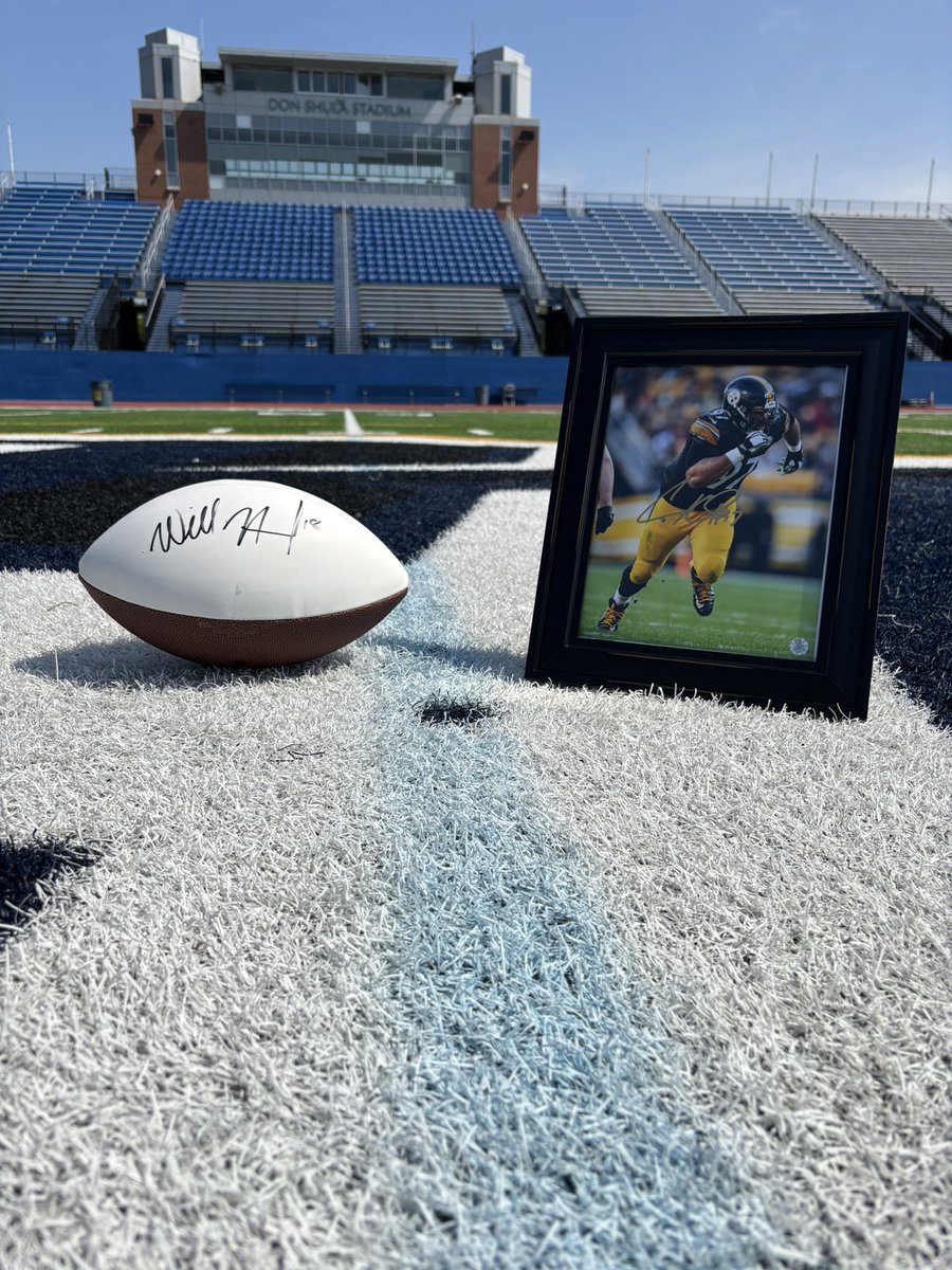 JCUAlumni's tweet image. Attention Football Alumni! 🚨
Visit onecau.se/decarlo-outing… to bid on one of four silent auction items during the annual Tony DeCarlo Memorial Golf Outing! 🗳️
@jcusports | @JCUFootball