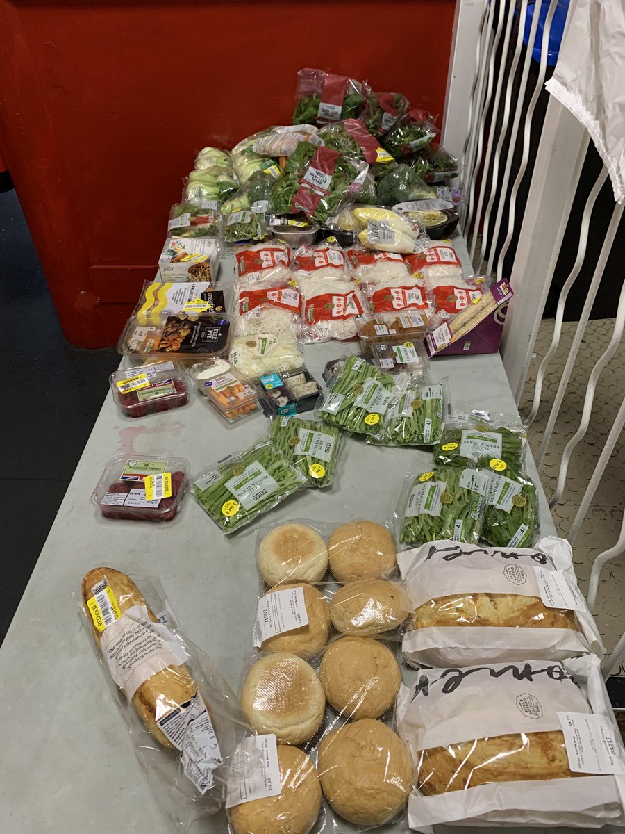 Super Saturday brought us a century of guests (100) today, loads of wonderful food and goodies to feed everyone, only a small team of volunteers today but everyone was fantastic as always 💥☀️#Manchester #Poverty 🐝