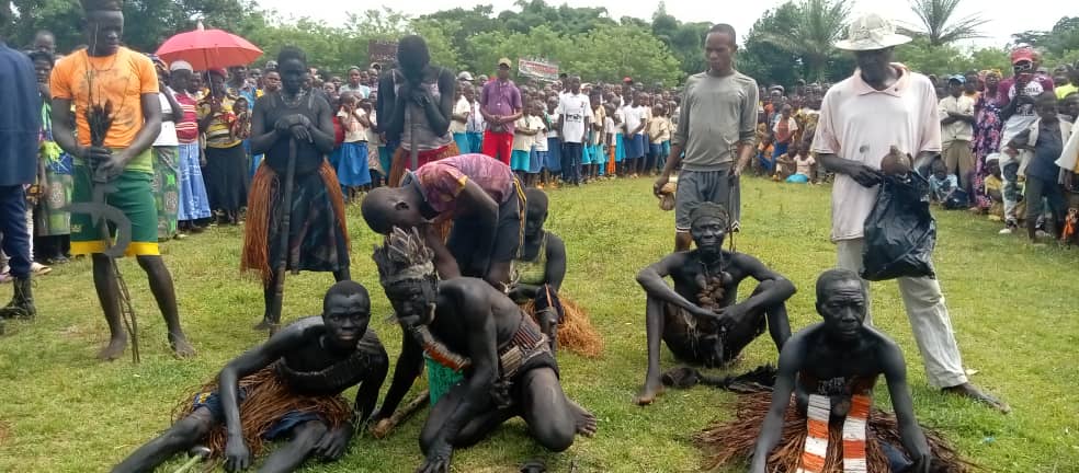 #RDC it's done! oui c'est fait!
Les toutes premières #cfcl 🌳viennent d'être octroyés au #Nord_Ubangi avc une superficie totale de 70865,5 ha représentant 9 villages des communautés Bobadi/Bobilisi sous l'accompagnement de #bcead 
#PASDFF 
#FC
+ d'infos👇
cagdft-rdc.org