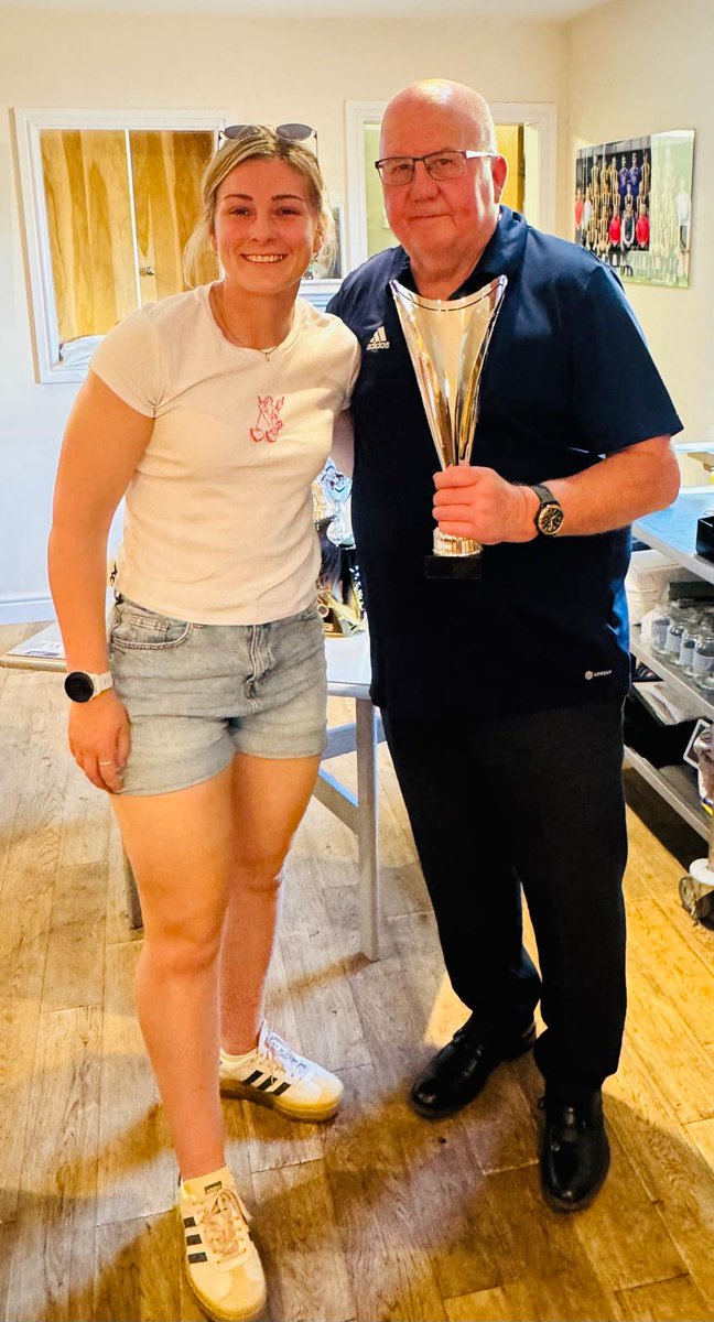 🏆| BRWFC enjoy presentation night!

Berwick Rangers Women held their end of season team presentation in the JB Lounge last night, as the team got their hands on the Northumberland Premiership trophy!

A great way to end a memorable season!

🖤💛