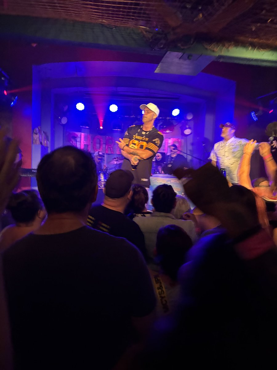 mackaylc's tweet photo. Went to the Shore Club last night! Classified, Ria Mae, Jordan and more! Amazing time! https://t.co/p8QvMNUTpB