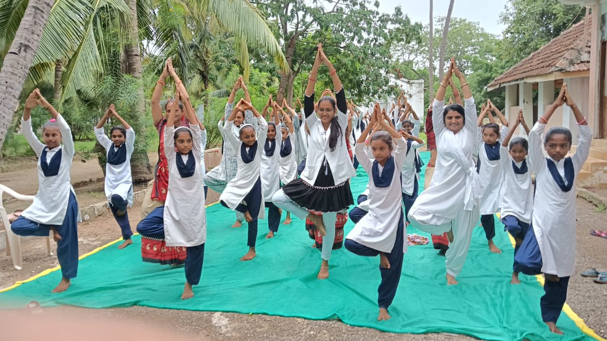 આજ રોજ માંગરોળ તાલુકા ના શાપુર ગામે   ૨૧ જુન આંતરરાષ્ટ્રીય યોગ દિવસ ની ઉજવણી કરવા મા આવેલ.