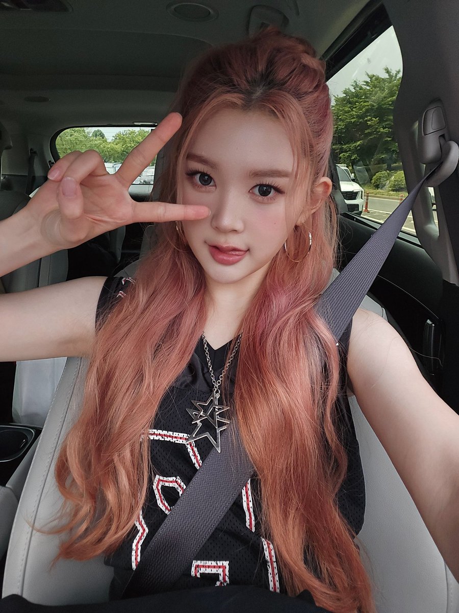ㅤㅤ
𝑓𝗋𝗈𝗆 : #HEARTKEEPER_KIARA 🍦 ⤵
꒰ 💭 ꒱ Today is the day but I'm so nervous 😖 good luck for me and see you at BEATROOM, Hearties~
ㅤㅤ