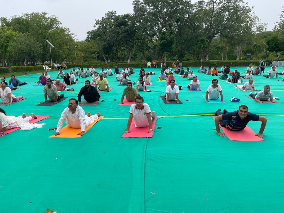 CMO Gujarat (@cmoguj) on Twitter photo 11เชฎเชพ เชเชเชคเชฐเชฐเชพเชทเซเชเซเชฐเซเชฏ เชฏเซเช เชฆเชฟเชตเชธเชจเซ เชธเชตเชพเชฐเซ เชฐเชพเชเซเชฏ เชธเชฐเชเชพเชฐเชจเชพ เชฎเซเชเซเชฏ เชธเชเชฟเชตเชถเซเชฐเซ เชธเชนเชฟเชค เช
เชจเซเชฏ เชตเชฐเชฟเชทเซเช เชธเชเชฟเชตเชถเซเชฐเซเช เชคเซเชฎเช เชชเซเชฒเซเชธ เช
เชจเซ เชซเซเชฐเซเชธเซเช เชซเซเชฐเซเชธเชจเชพ เชเชเซเช เช
เชงเชฟเชเชพเชฐเซเชถเซเชฐเซเชเช เชเชพเชเชงเซเชจเชเชฐเชจเชพ เชชเซเชจเชฟเชค เชตเชจ เชเชพเชคเซ เชเชฐเซเชฎเชฏเซเชเชจเชพ เชญเชพเชต เชธเชพเชฅเซ เชธเชพเชฎเซเชนเชฟเช เชฏเซเชเชพเชธเชจเซ เชเชฐเซเชฏเชพ เชนเชคเชพ.
#InternationalDayOfYoga 11เชฎเชพ เชเชเชคเชฐเชฐเชพเชทเซเชเซเชฐเซเชฏ เชฏเซเช เชฆเชฟเชตเชธเชจเซ เชธเชตเชพเชฐเซ เชฐเชพเชเซเชฏ เชธเชฐเชเชพเชฐเชจเชพ เชฎเซเชเซเชฏ เชธเชเชฟเชตเชถเซเชฐเซ เชธเชนเชฟเชค เช
เชจเซเชฏ เชตเชฐเชฟเชทเซเช เชธเชเชฟเชตเชถเซเชฐเซเช เชคเซเชฎเช เชชเซเชฒเซเชธ เช
เชจเซ เชซเซเชฐเซเชธเซเช เชซเซเชฐเซเชธเชจเชพ เชเชเซเช เช
เชงเชฟเชเชพเชฐเซเชถเซเชฐเซเชเช เชเชพเชเชงเซเชจเชเชฐเชจเชพ เชชเซเชจเชฟเชค เชตเชจ เชเชพเชคเซ เชเชฐเซเชฎเชฏเซเชเชจเชพ เชญเชพเชต เชธเชพเชฅเซ เชธเชพเชฎเซเชนเชฟเช เชฏเซเชเชพเชธเชจเซ เชเชฐเซเชฏเชพ เชนเชคเชพ.
#InternationalDayOfYoga