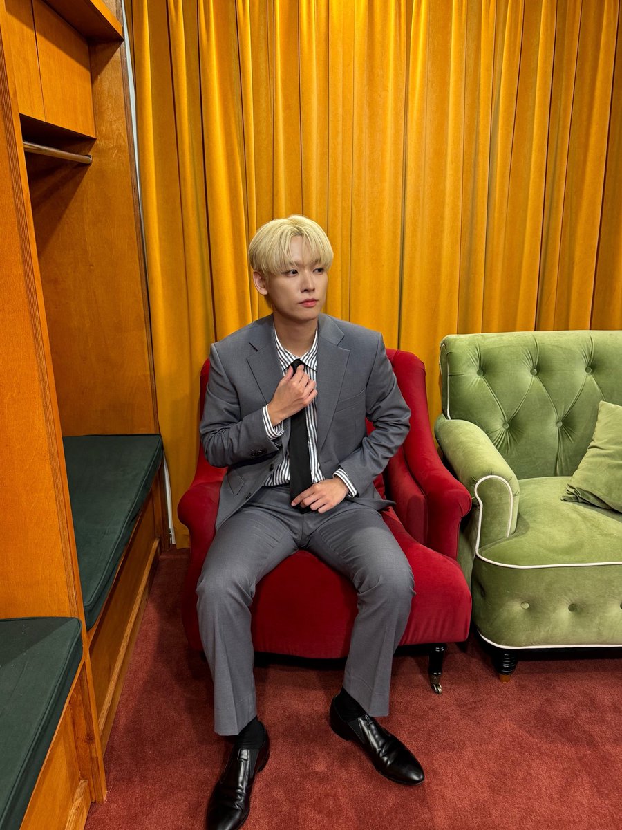 KISDAILY's tweet photo. men in suits are my personal fantasy
[#인성 #INSEONG #SF9 @SF9official] https://t.co/vnARZpeBSP