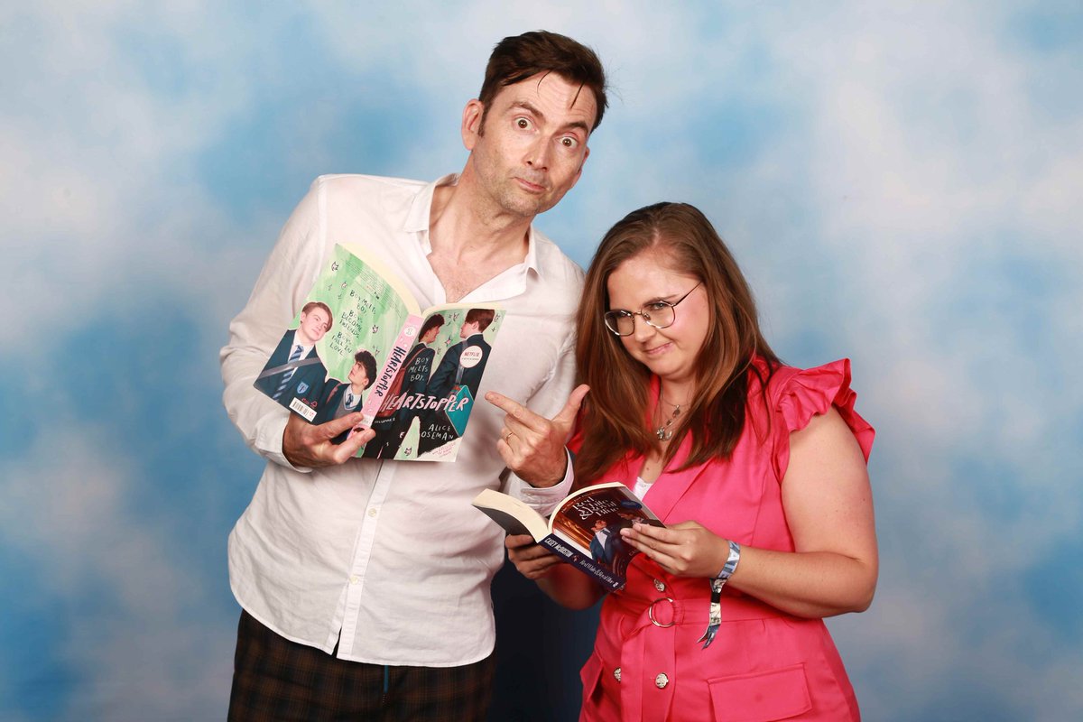 xxkeelys's tweet photo. Happy Pride Month to David Tennant and my fellow queers 💜🩵💙💚💛🧡🩷❤️
#dutchcomiccon 
#davidtennant https://t.co/zg64mYrwVI