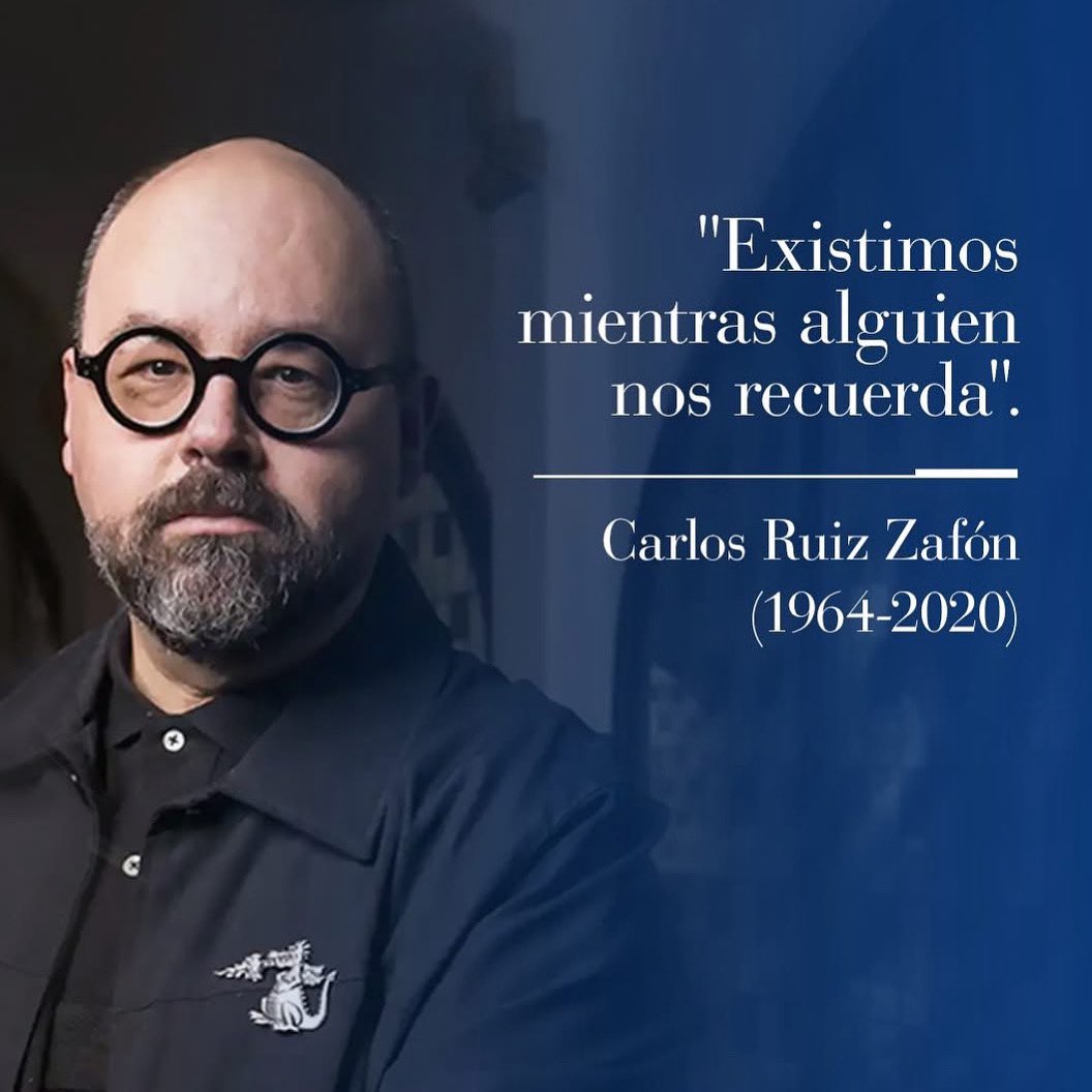 Cinc anys ja que ens va deixar un dels escriptors amb els que millor he passat les vacances… encara que, ben pensat, el puc recuperar els estius que vulgui. Qui no hagi passat encara les vacances amb ell, us el recomano.