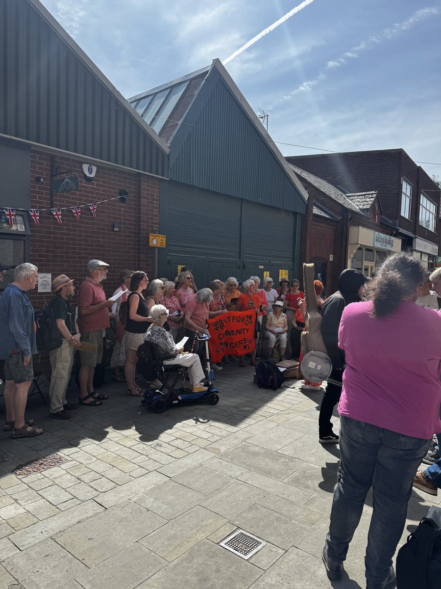 Beer Under The Clock tweet media