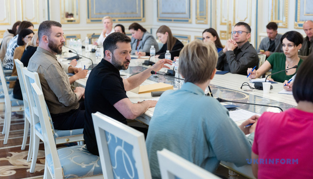 ゼレンシキー宇大統領、シュミハリ首相更迭の噂を否定 ukrinform.jp/rubric-polytic…