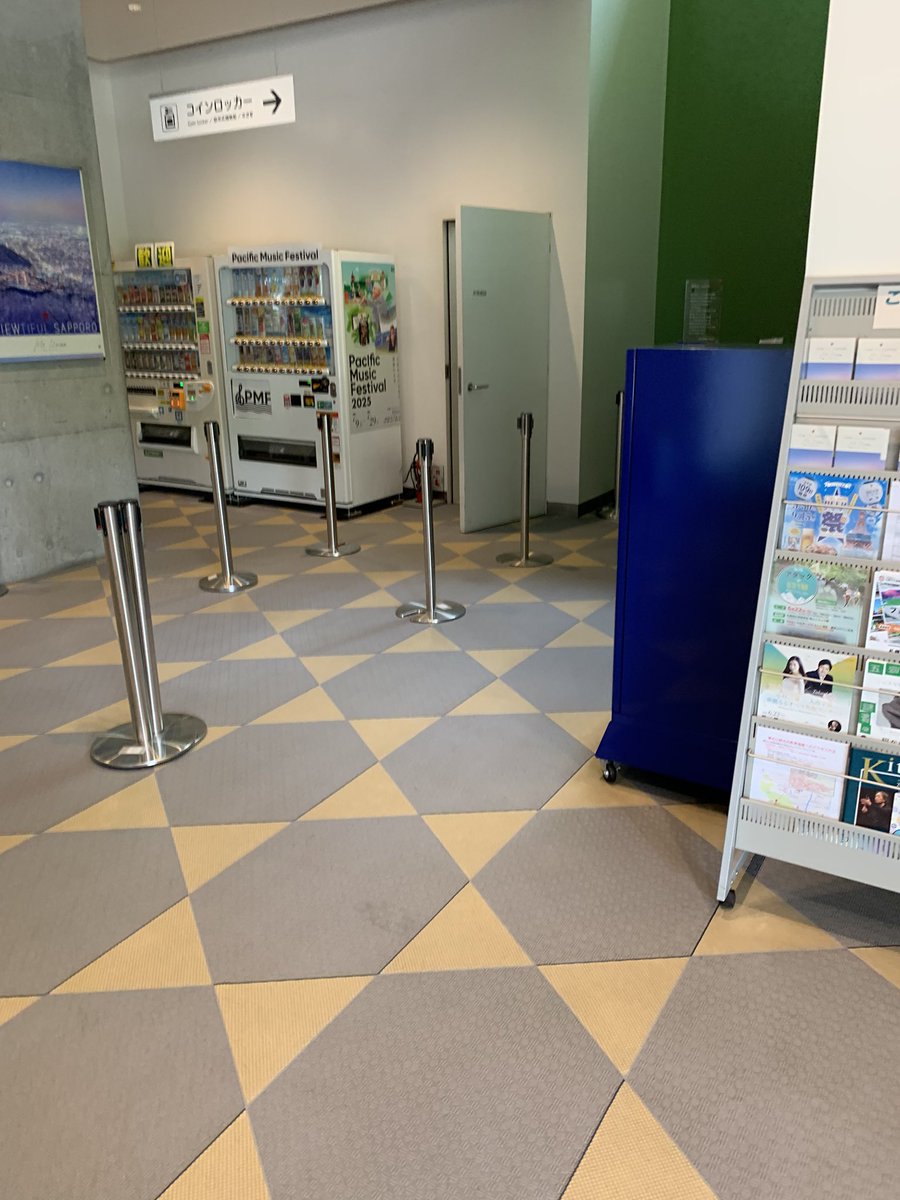 北海道6/15 札幌もいわ山ロープウェイ 山麓駅 入口入って、すぐ右手