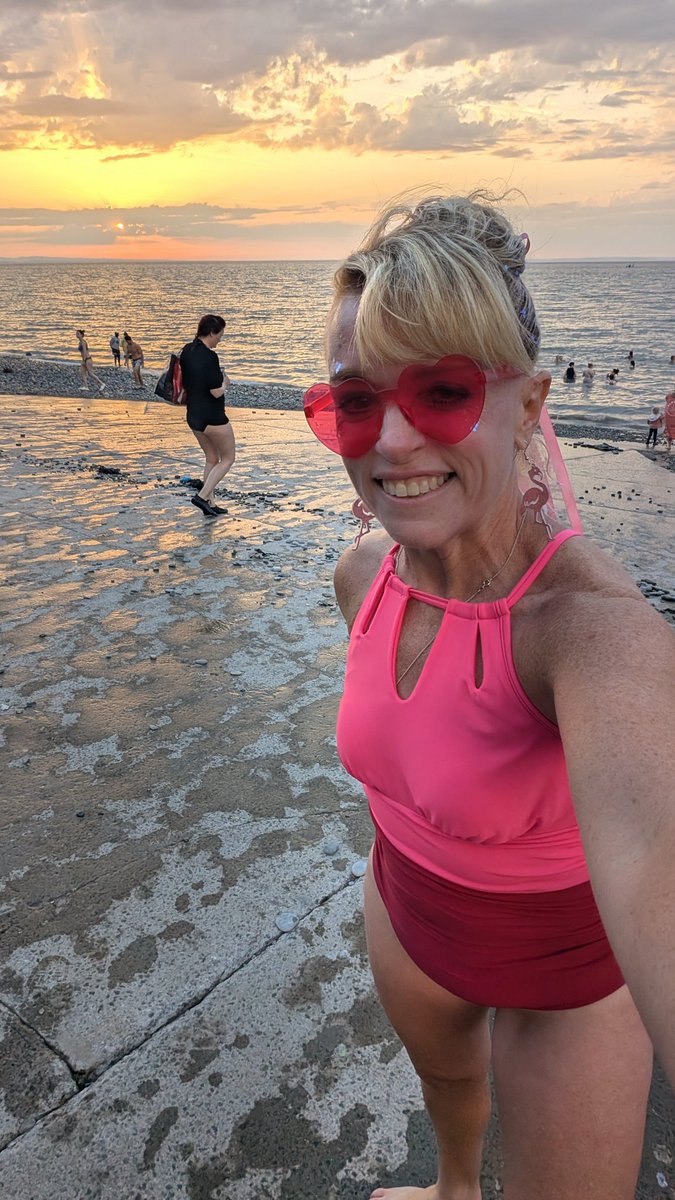 BodyPositive13's tweet image. Let the summer 🌞 StrongHER Gains begin.

New 8 Week Plan starts 30th June.

#homeworks #cardifffitness #womenhealth #onlinefitness