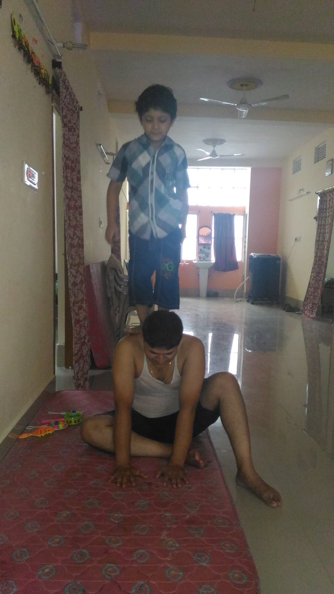 atul4media's tweet photo. जीवन में काम, घर-परिवार और सामाजिक-राजनीतिक व्यवस्था में बैलेंस बनाना भी किसी योग से कम नहीं। योग करने से जहां मन और शरीर में स्फूर्ति और ऊर्जा का संचार होता है वहीं जीवन के हर क्षेत्र में बैलेंस बनाकर चलने से दुर्घटना की संभावना कम रहती है। 
#अंतर्राष्ट्रीय_योग_दिवस https://t.co/ZBw0SxP6B8