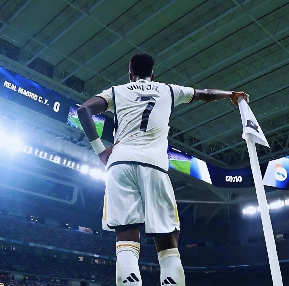 Moi je n’oublie pas.
J’ai essayé de penser comme les autres mais désolé je n’arrive pas à le détester 🤍