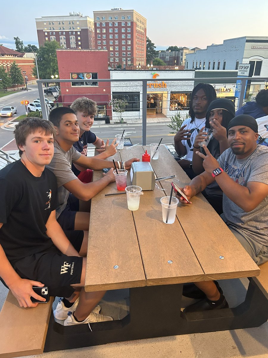PDS_ChargersFB's tweet image. In town for ECU 7v7 and Big Man camp - had to get a glizzy at Sup Dogs!