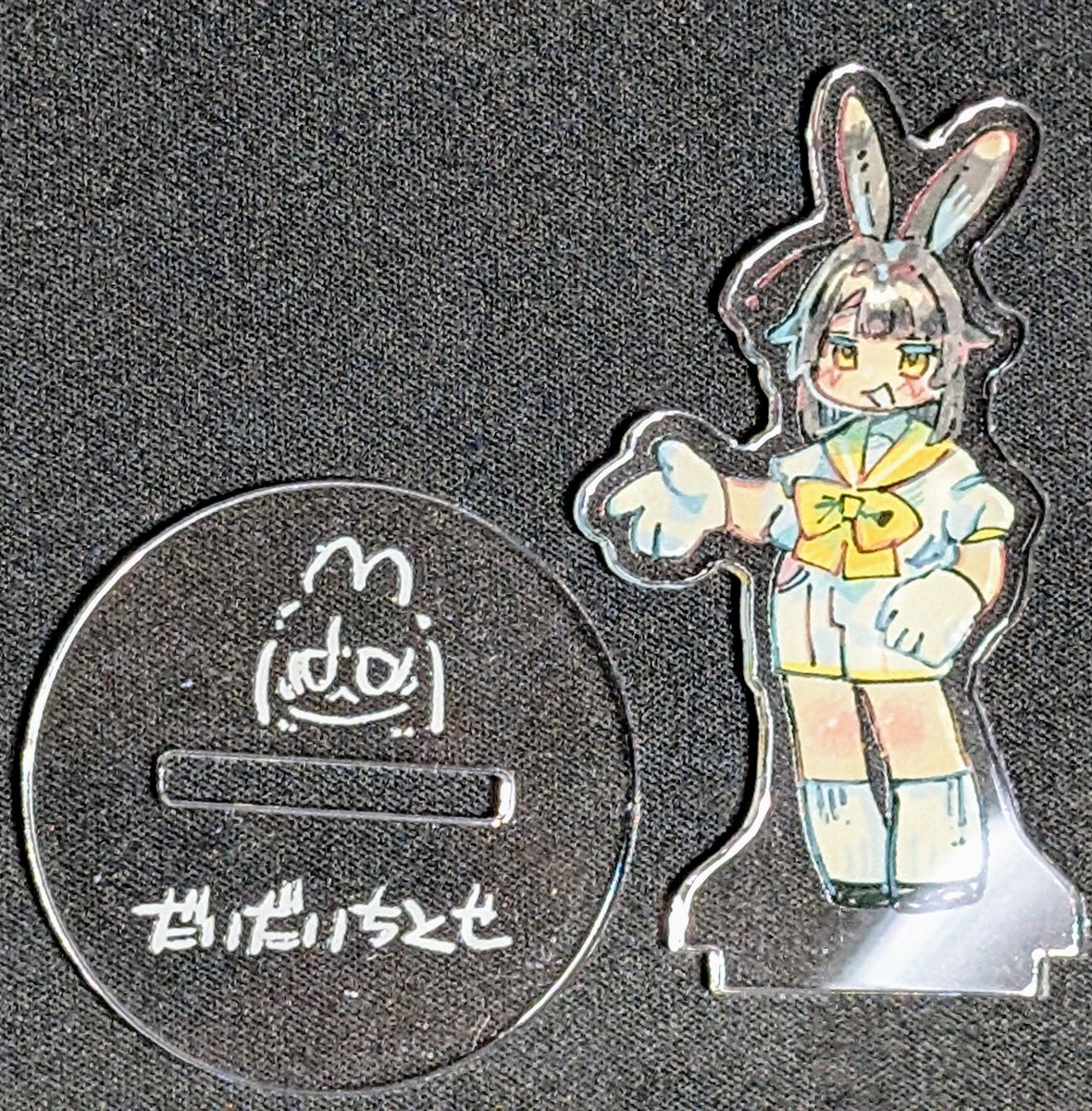 #橙ちとせ
アクスタ無事に届きました！本体も台座もかわいいです！🐰